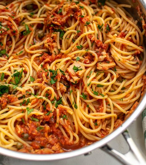 Tomato Tuna Pasta, Fish Spaghetti, Tuna Spaghetti Recipe, Tuna Spaghetti, Italian Tuna, Nutrition Goals, How To Make Spaghetti, Italian Pasta Dishes, Tuna Pasta