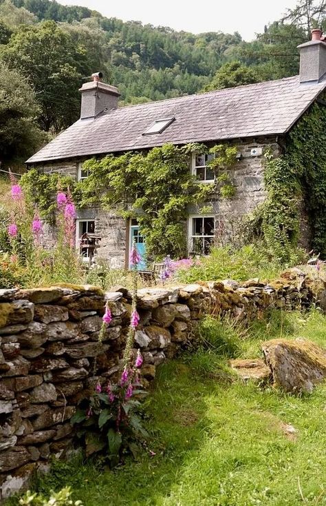 6 Ingredients for a Modern Farmhouse Landscape - The Cottage Market Cottage In Meadow, Welsh Stone Cottage, English Stone Wall, Wales Cottage, Conwy Wales, Rock Fence, English Cottages, Country Cottages, Stone Cottages