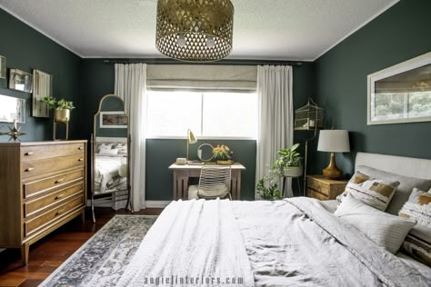 Green Bedroom Walls, Moody Boho, Bedroom Eclectic, Green Bedroom Decor, Dark Boho, Bedroom Vibes, Moody Bedroom, Moody Interiors, Green Bedroom