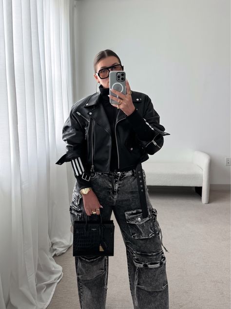 BIG T SUPER BAGGY CARGO JEAN curated on LTK Baggy Cargo Pants Outfit Winter, Camoflauge Outfits Aesthetic, Black Cargo Jeans Outfit, Baggy Cargo Pants Outfit, Camoflauge Outfits, Cargo Pants Outfit Winter, Cargo Jeans Outfit, Baggy Cargo Jeans, Cargo Outfit