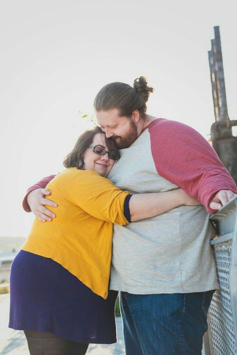 Fat Couple Poses, Plus Size Couple Poses, Engagements Pictures, Plus Size Tips, Relationships Quotes, Couple Pic, Digital Imaging, Family Pic, Couple Pose