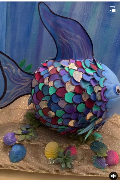 Frozen Pumpkin Painting Ideas, Animal Themed Pumpkin Decorating, Ideas For Pumpkin Decorating, Aquarium Pumpkin Ideas, Rainbow Fish Pumpkin Decorating, Hr Pumpkin Ideas, Painted Pumpkins Competition, Ocean Themed Pumpkin Painting, Fish Bowl Pumpkin Decorating