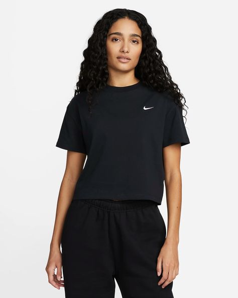 Nike Solo Swoosh Women's T-Shirt. Nike.com Jordan 1 Mid Women, Air Max 270 Women, Womens Workout Shoes, Shirts Nike, Heather White, Women Lifestyle, Black White Fashion, Mixing Fabrics, Nike Outfits