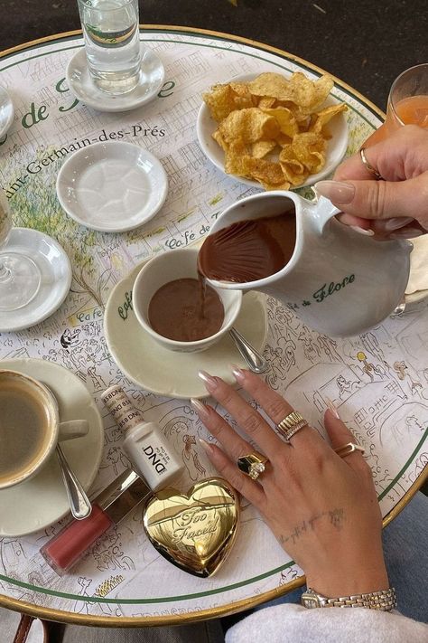 the perfect nail color doesn’t exi… @dndgel sandy nude with pearl chrome on top is giving everything it needs to give 💅🏼🦪🤍🫧 it's the perfect fall neutral nail and the best way to get an at home glazed donut manicure! use code DELANEY $$ off! Glazed Donut Manicure, Perfect Nail Color, Luxury Manicure, Delaney Childs, Pearl Chrome, Neutral Nail, Fall Neutrals, Glazed Donut, Event Makeup