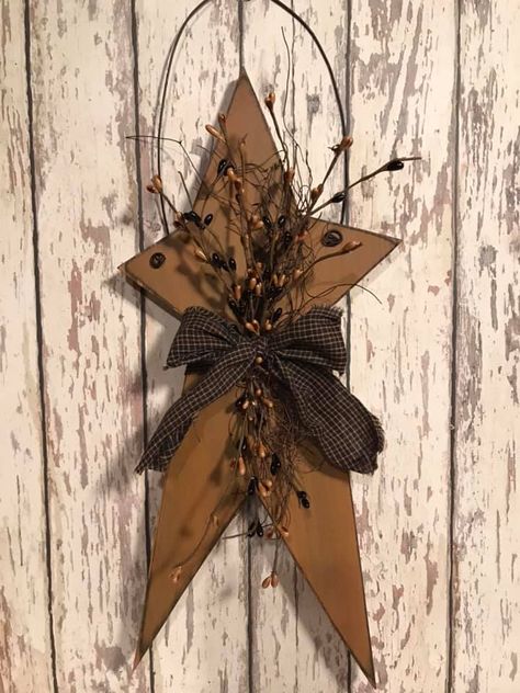 Primitive Deck Decorating Ideas, Primitive Angels Diy, Country Primitive Decorating, Primitive Star Decor, Diy Primitive Decor, Vine Wreaths, Grungy Candles, Primitive Country Crafts, Primitive Pictures