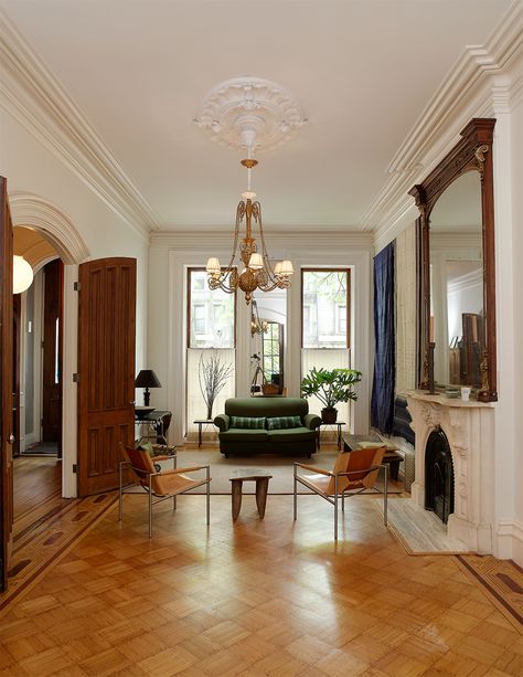 Nyc Brownstone Aesthetic Interior, Townhouse Nyc Interior, Boston Brownstone Interiors, Brownstone Homes Interior, Manhattan Apartment Aesthetic, Brownstone Aesthetic, New York Brownstone Interior, Nyc Brownstone Interior, Nyc Townhouse Interior