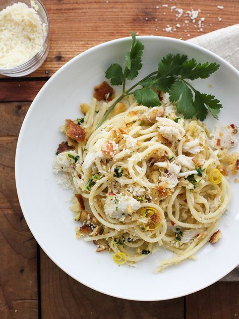 Crab Spaghetti with Lemon Gremolata | foodiecrush Lemon Gremolata, Crab Stew, Crab Spaghetti, Savory Cravings, Inspiralized Recipes, Lobster Recipe, Pasta Menu, Crab Pasta, Erma Bombeck