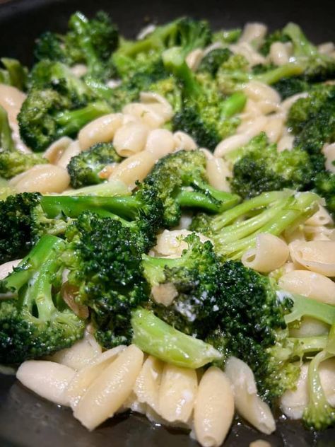 Broccoli And Cavatelli Recipe, Baked Clams Oreganata, Cavatelli And Broccoli, Broccoli And Garlic, Sauteed Broccoli, Mediterranean Recipes Healthy, White Bean Soup Recipes, Pasta Side Dishes, Slow Cooked Chicken