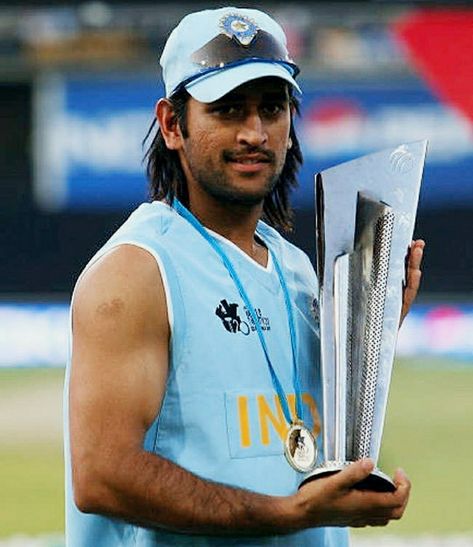 M S Dhoni, Vijay Actor Hd Images, Mahendra Singh Dhoni, Football Trainer, World Cup Trophy, Ms Dhoni Wallpapers, India Cricket Team, World Cricket, Ms Dhoni Photos