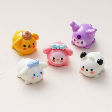 Resin charms – NINI_LOVELY ACC. Cinnamon Roll Clay Sanrio, Sanrio Air Dry Clay, Clay Charms Sanrio, Clay Sanrio Characters, Clay Art Kawaii, Sanrio Clay Charms, Polymer Clay Sanrio, Sanrio Clay Ideas, Cinnamoroll Clay