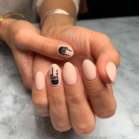 Rock Show Nails, Rolling Stones Nails Designs, Jelly Roll Concert Nail Ideas, Music Festival Nails Acrylic, Rock Style Nails, Rock Music Nails, Metal Concert Nails, 80s Rock Nails, Band Nails Rock