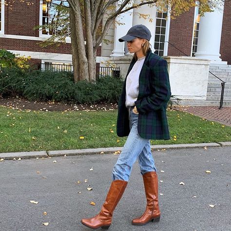 Ball Cap Outfit Winter, Ranch Outfits For Women, Brown Riding Boots Outfit, Fall Riding Boots, Ranch Outfits, Ball Cap Outfit, Cognac Riding Boots, Riding Boot Outfits, Claire Rose Cliteur