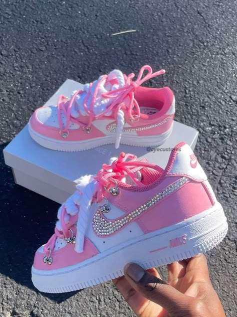 Cute Casual Shoes, Casual Shoes Women Sneakers, Nike Shoes Women Fashion, Pink Nike Shoes, Pretty Sneakers, Nike Shoes Girls, Nike Fashion Shoes, Preppy Shoes, Pretty Shoes Sneakers