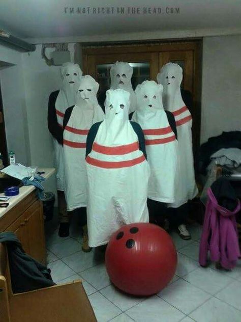 Creepy bowling pin costume Group Costume Ideas Funny, Bowling Costume, Group Halloween Costumes For 5, Costume Halloween Duo, Funny Group Halloween Costumes, Halloween Costum, Halloween Costumes For Work, Halloween Pumpkin Carving Stencils, Easy Costume