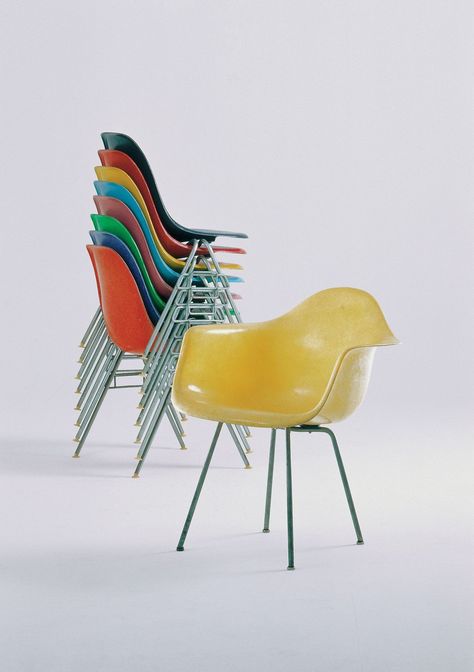 Eames Fiberglass Chair, Minimalist Furniture Design, Molded Chair, Eames Office, Vitra Design Museum, Vitra Design, Charles Ray, Isamu Noguchi, Eero Saarinen