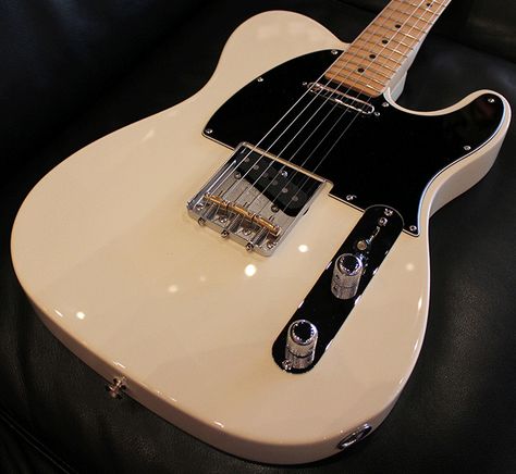 Telecaster Guitar Aesthetic, Telecaster Aesthetic, Gitar Vintage, Sick Guitars, Guitar Aesthetic, Guitar Obsession, Telecaster Guitar, Music Pictures, Fender American