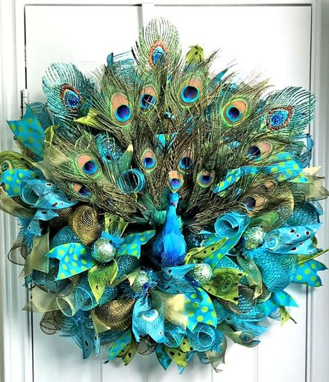 DIY Christmas Wreaths for Front Door - Party Wowzy Peacock Christmas Decorations, Peacock Christmas Tree, Peacock Wreath, Peacock Crafts, Peacock Ornaments, Diy Christmas Decorations For Home, Peacock Christmas, Gold Peacock, Peacock Decor