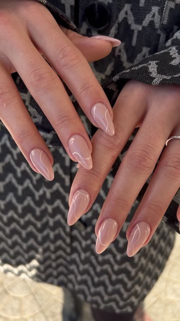 Chill Nail Ideas, Nude Swirl Nail Designs, Nude Nail With Design, Nails Nude Ideas, Simple Classy Nail Designs, Nude Design Nails, Nude Almond Nails With Design, Minimalist Gel Nails, Cream Nails Designs