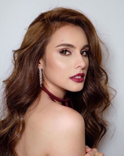 Max Collins Max Collins, How To Do Makeup, Boring Hair, Grl Pwr, Cool Face, Pretty Faces, Models Makeup, Dream Hair, Brunette Hair