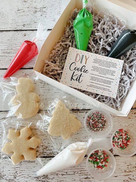 Christmas Cake Stall Ideas, Christmas Snack Box Ideas, Diy Christmas Cookie Kit, Christmas Cookie Kits Diy, Christmas Diy Cookie Kit, Christmas Treat Packaging Ideas, Christmas Bake Sale Ideas Fundraiser, Cookie Boxes Christmas, Christmas Cookie Assortment