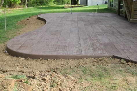 Tips for Planning a Patio | merrypad Wood Stamped Concrete, Diy Patio Ideas, Diy Concrete Patio, Cement Patio, Concrete Patio Designs, Stamped Concrete Patio, Patio Flooring, Wood Patio, Stamped Concrete