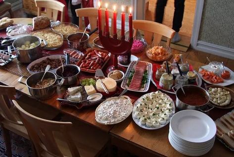 What is a Swedish smörgåsbord? - Routes North Turkish Christmas, Swedish Christmas Traditions, Sweden Christmas, Traditional Christmas Food, Foods From Around The World, Yule Goat, Creamy Mustard Sauce, Spiced Wine, Beetroot Salad