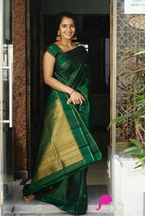 Dark Green Pattu Saree, Green Pattu Saree, Pattu Sarees Wedding, Red Saree Wedding, Latest Silk Sarees, Indian Wedding Lehenga, Blue Silk Saree, Kanjivaram Sarees Silk, Cotton Saree Blouse Designs