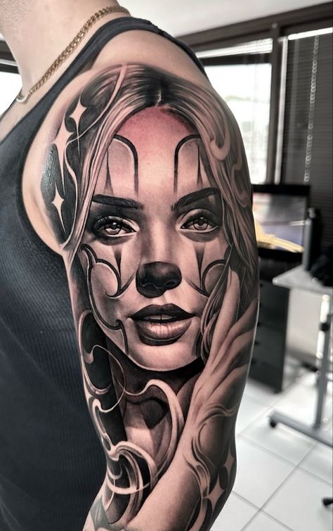 Artist Josiah Gamboa coming through with a new payasa project. Those eyes are so realistic! #tattoo #payasa #tattooideasformen Chicano Arm Tattoo, Payasa Tattoo Designs, Payasa Tattoo, Tattoo Sketch Art, Chicanas Tattoo, Chicano Style Tattoo, Chicano Tattoo, Chicano Tattoos, Tattoos For Women Flowers