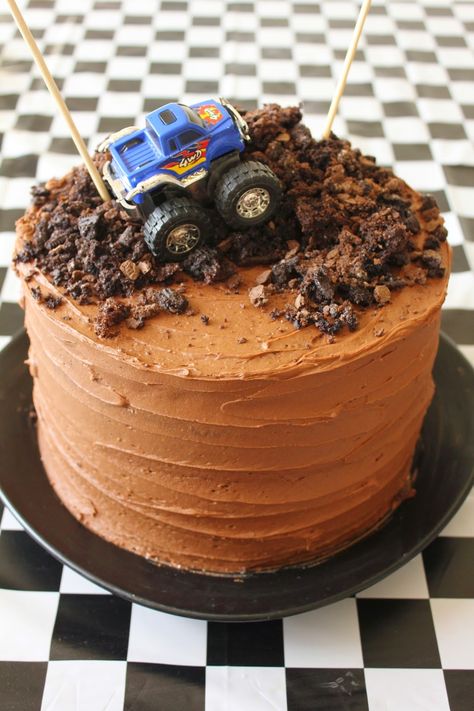 Happy Friday, everyone! I know we usually stick to desserts on Friday here on Baking with Blondie, but I thought it would be fun to sha... Monster Truck Cake Ideas, Truck Cake Ideas, Festa Monster Truck, Monster Truck Birthday Cake, Monster Jam Birthday Party, Blaze Birthday Party, Monster Jam Birthday, Monster Jam Party, Truck Birthday Cakes