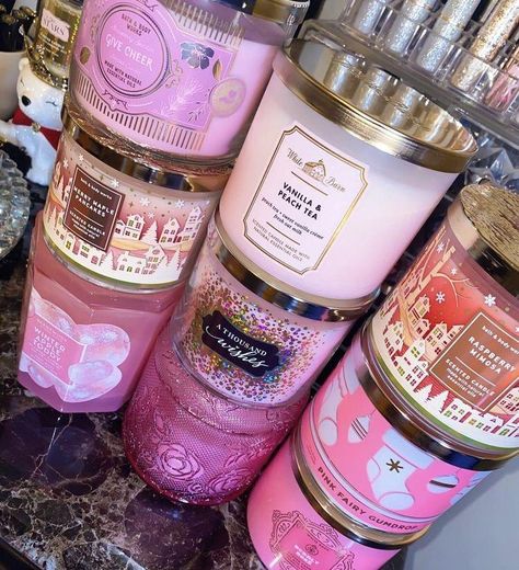 Bath And Body Works Candles Aesthetic, Velas Aesthetic, Girly Essentials, Smelling Candles, Natural Candle Scents, A Thousand Wishes, Candle Obsession, Bath & Body Works, Best Smelling Candles