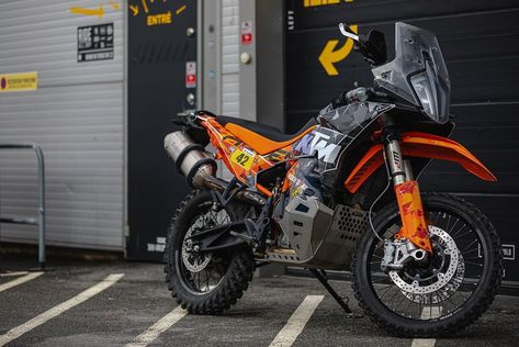 FLAKE MPW livery for the KTM 890 Adventure R and soon getting a make-over for the 2024 collection! Rider: @m_ackelin #motoproworks #ktm #officiallylicensed #ktm890 #ktm890adventurer #dualsport #adventurebike #flake Suzuki Supermoto, Yamaha Supermoto, Honda Supermoto, Moto Cross Yamaha, Ktm 890 Adventure, Suzuki Motocross, Ktm 390 Duke, Ktm 125 Duke, Ktm Rc8