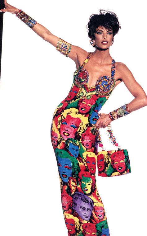 VERSACE Spring Summer 1991 Collection featuring LINDA EVANGELISTA in the Iconic “WARHOL/POP ART” printed embellished dress photographed by IRVING PENN Versace 90s, Style Année 90, Pop Art Fashion, Versace Vintage, 90s Runway Fashion, 90s Supermodels, Versace Fashion, Elizabeth Hurley, Vintage Versace