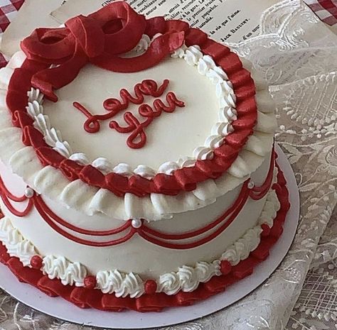 Red Birthday Cake For Women, Red Cake Aesthetic, Red And White Cake, Bolo Vintage, Vintage Birthday Cakes, Red Cake, Mini Cakes Birthday, Cute Baking, Valentine Cake