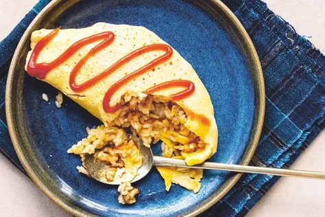 Omurice (Japanese Omelet Rice) Omurice Recipe, Omelet Rice, Brunch Egg Dishes, Japanese Omelet, Fried Rice Seasoning, Omelette Rice, Japanese Breakfast, Egg Omelet, Rice Food