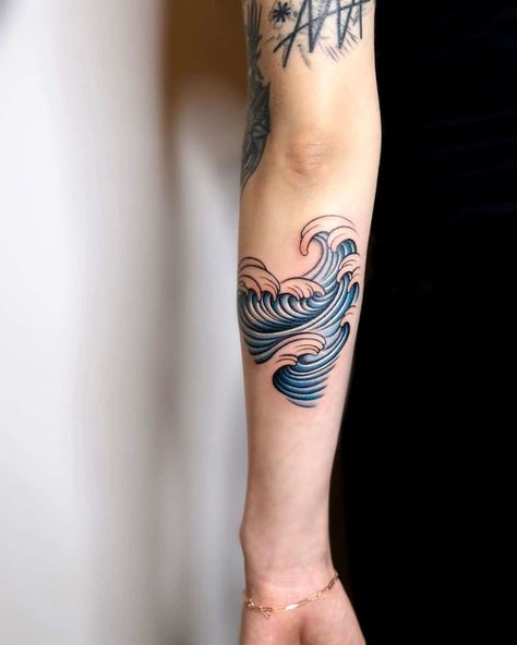 Arm Wave Tattoo Blue Design Ocean Tattoos Sleeve, Wave Tattoo Sleeve, Ocean Tattoos Sleeve For Women, Tattoos Wave, Wave Tattoo Ideas, Ocean Wave Tattoo, Japanese Wave Tattoos, Wellen Tattoo, Simple Wave Tattoo