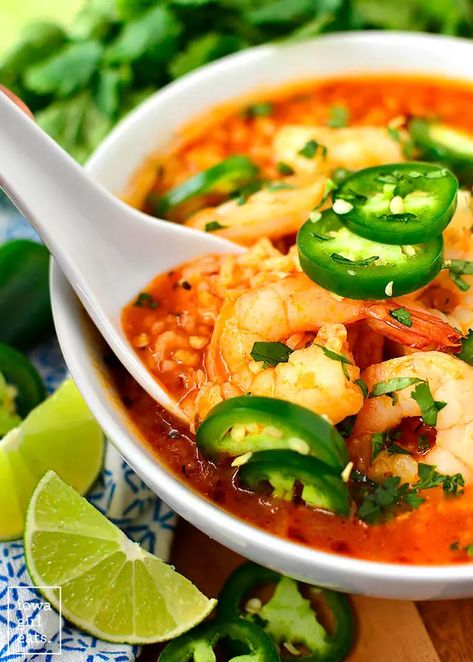 Spicy Shrimp Soup - Iowa Girl Eats Potsticker Noodles, Spicy Shrimp Soup, Shrimp In Garlic Sauce, Garlic Noodle, Basil Risotto, Care Meals, Shrimp Soup Recipes, Dog Muffins, Soup Video