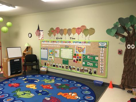 Pre K Circle Time Board, Circle Time Board For Toddlers, Pre K Circle Time, Preschool Circle Time Board, Circle Time Rug, Toddler Classroom Set Up, Circle Time Area, Preschool Set Up, Circle Time Board