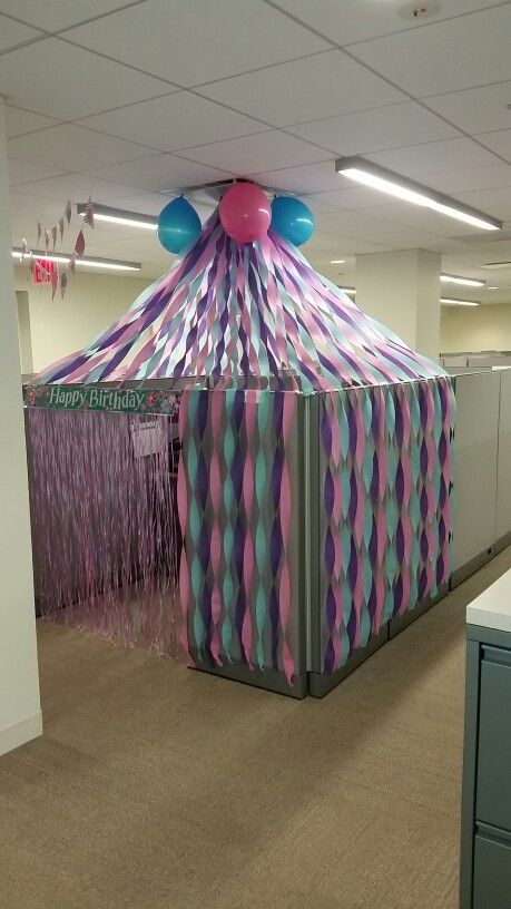 Birthday cubicle decorations Office Surprise Birthday Ideas, Circus Cubicle, Bday Office Decorations, Cubical Christmas Decorations Ideas, Coworker Birthday Ideas Offices, Cubical Decoration, Cute Cubicle Ideas, Gingerbread Roof, Cubicle Birthday Decorations