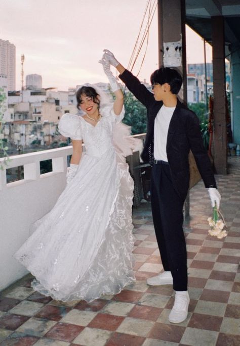 Retro 90's style wedding dress. Credit to Chụp... / pretty boy Couple Poses Reference, Korean Wedding, Retro Wedding, Pre Wedding Photoshoot, Wedding Pics, Engagement Photoshoot, Style Wedding, Photography Inspo, Wedding Photoshoot