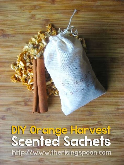 DIY Orange Harvest Scented Sachets | http://www.therisingspoon.com #holidaygifts #autumn #nontoxic #diyproject #giftideas #essentialoil Diy Essential Oil Diffuser, Drawer Sachets, Potpourri Recipes, Homemade Holiday Gifts, Room Decor Crafts, Diy Scent, Home Decor Diy Crafts, Sachet Bags, Room Scents