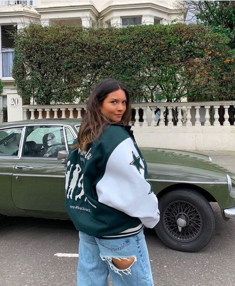 Varsity Jacket Outfits For Women: 20 Best Varsity Jacket Outfits Varsity Jacket Outfits, Green Varsity Jacket, Senior Jackets, Varsity Jacket Outfit, Varsity Jacket Women, Jacket Outfit Women, Trendy Jackets, Outfit Trends, Streetwear Fashion Women