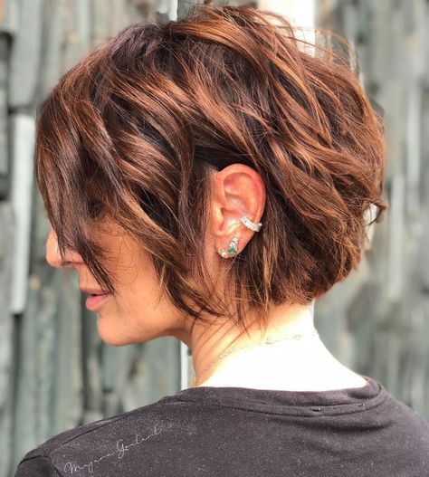 Wavy Bob Haircuts, Short Wavy Bob, Haircuts Ideas, Wavy Bob Hairstyles, Choppy Bob Hairstyles, Hair Bob, Short Bob Haircuts, Curly Bob Hairstyles, Trending Hairstyles