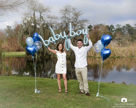 Unique Gender Reveal Photoshoot, Simple Gender Reveal Pictures, Gender Reveal Paint Photoshoot, Beach Gender Reveal Photography, Gender Reveal During Photoshoot, Maternity Photography Gender Reveal, Gender Reveal Photoshoot, Reveal Photoshoot, Gender Reveal Pictures