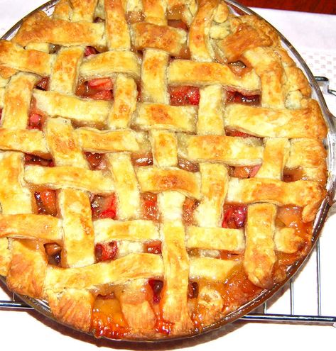 A delicious recipe for a Rhubarb Pie-- a dessert you absolutely must bake at least once every Spring. Vegan Rhubarb, Pastry Pie Crust, Rhubarb Recipes Pie, Rhubarb Pie, Eggless Recipes, Vegan Thanksgiving Recipes, Pastry Crust, Flaky Crust, Vegan Thanksgiving