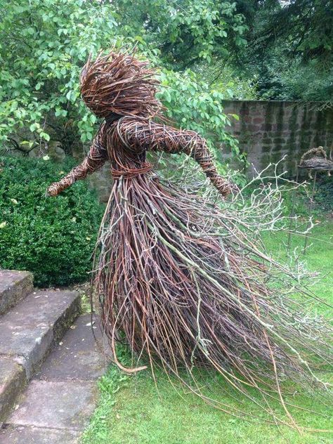 Tre Kunst, Scarecrows For Garden, Twig Art, Diy Light, Shelves Diy, Garden Art Sculptures Diy, Have Inspiration, Garden Art Projects, Garden Art Crafts