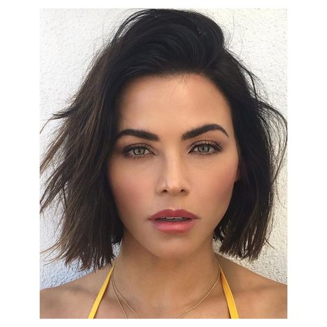 Jenna Dewan Tatum just got a hair cut, and the trim made a huge difference—gone are the iconic Jenna Dewan Tatum highlights. Jenna Dewan Short Hair, Ombré Highlights, Modern Bob Hairstyles, Kristin Ess, Ombre Highlights, Jenna Dewan, Bob Hairstyles For Fine Hair, Hair Appointment, Light Makeup