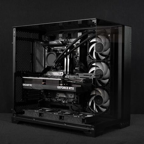 Prism Gaming PC - Quoted Tech Black Setup Gaming, White And Black Pc Build, Lian Li Pc 011 Dynamic, Black Pc Build, All Black Pc Build, Gaming Setup Ideas, Gaming Pc Setup, Building Gaming Pc, Gaming Pc Case Design