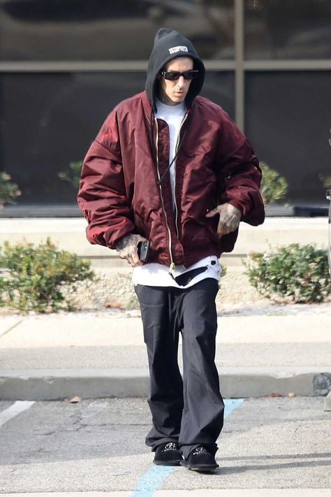 Travis Barker Outfit, Vetements Hoodie Outfit, Balenciaga Outfit Mens, Balenciaga Outfits, Styling Aesthetic, Vetements Hoodie, Balenciaga Outfit, Hip Hop Wear, Big Jeans