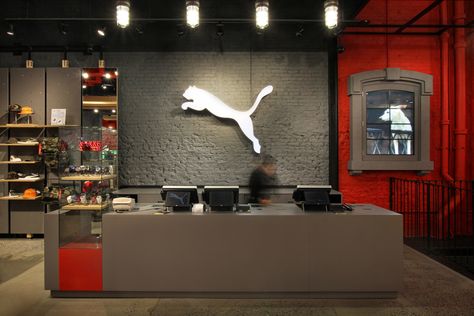 puma store soho Puma Store Interior Design, Casher Designs, Sport Store Design, Shoe Store Design, Sportswear Store, Puma Store, Clothing Store Displays, Retail Store Interior Design, Clothing Store Design