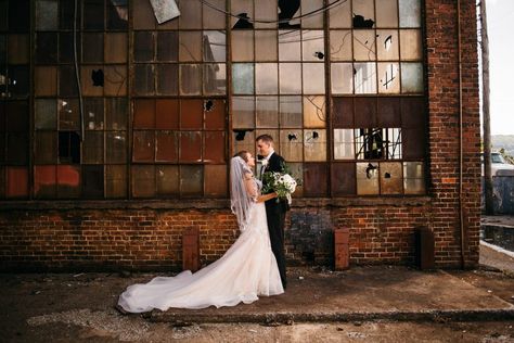 Wedding In Old Building, Industrial Wedding Photography, Warehouse Photoshoot, Industrial Photoshoot, Industrial Wedding Photos, Industrial Themed Wedding, Grunge Wedding, Timeless Wedding Decor, Factory Wedding